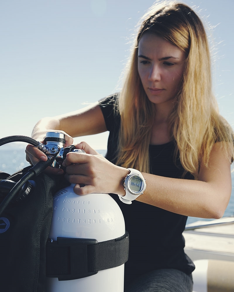 suunto d6i white